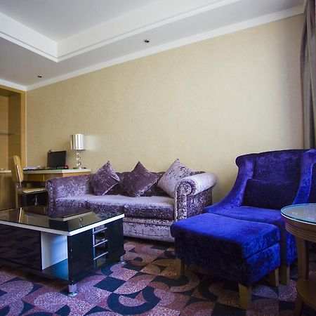 Fuke Jirui Hotel Urumqi Exterior foto