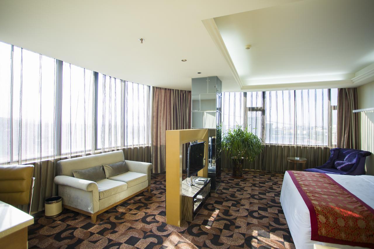 Fuke Jirui Hotel Urumqi Exterior foto